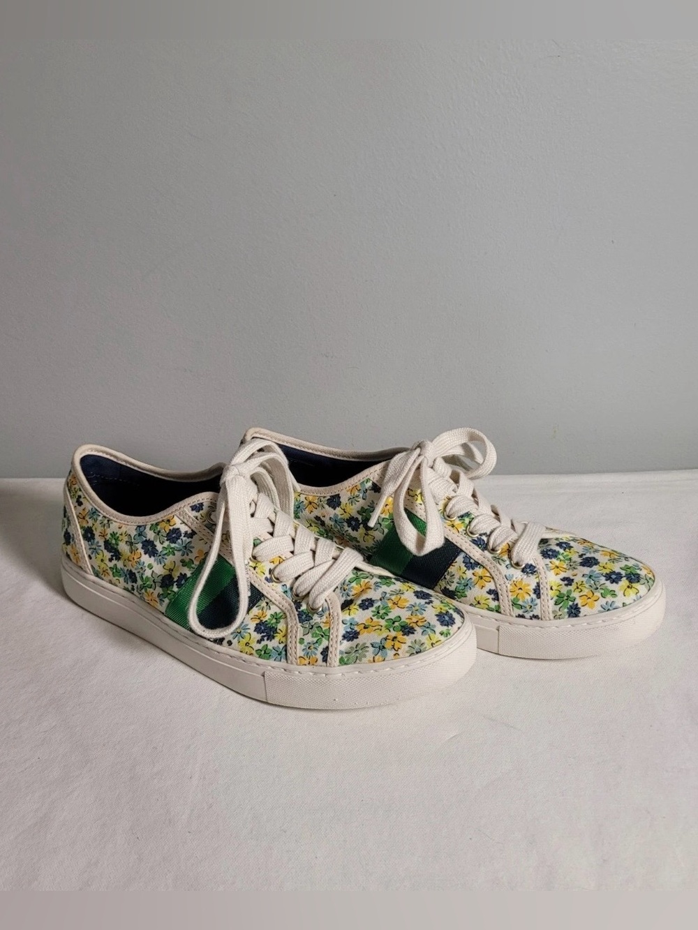 Kate Spade Izzy Floral Medley Sneakers Women's Size 8 Low Top Multicolor Shoes